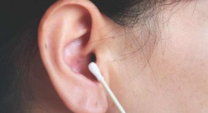جوش سرسیاه داخل گوش به چه علت ایجاد می‌شود، روشهای رفع آن چیست؟