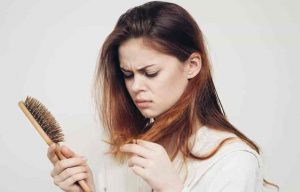 ریزش مو در زنان چه عللی دارد، روشهای تشخیص و درمان آن چگونه است؟